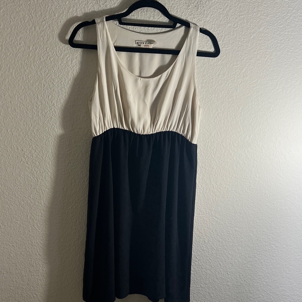Alice + Olivia women’s Black Cream Midi Dress silk blend Sz 8 summer office luxe